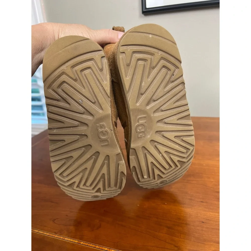 UGG Neumel Chestnut Suede Lace Up Chukka Boots 1017320K Size 5‎ Kids Women 7